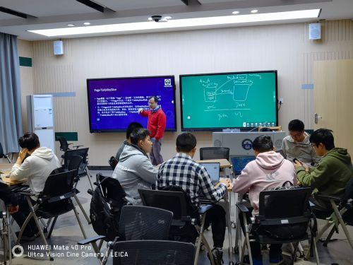 武漢大學(xué)鴻蒙課程引爆學(xué)生熱情，近400人選修并拓展社會經(jīng)濟(jì)咨詢服務(wù)